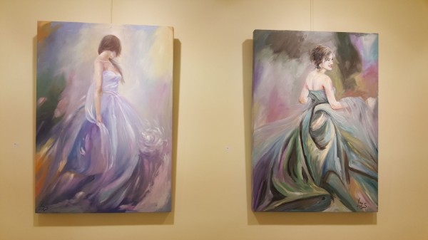 الفنانة لميس لـ"الوطن": 47 لوحة بمعرضي الثاني تعبرعن جمال المرأة والورد والخيول