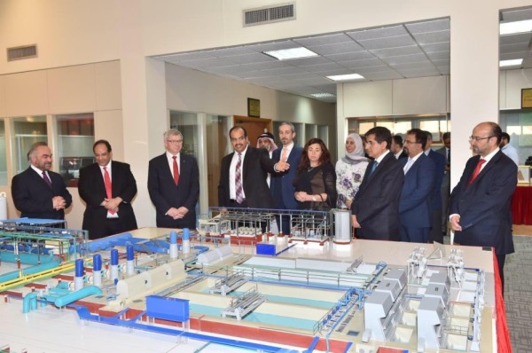 رئيس الوزراء النرويجي السابق: البحرين تشهد تطوراً وتقدماً ونماءً بمختلف المجالات