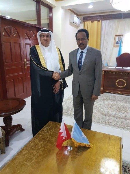 رئيس الصومال يتسلم أوراق اعتماد سفير البحرين في مسقط