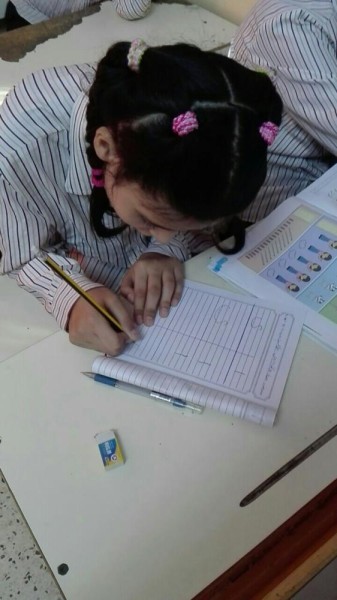 حصة الشامسي.. أم بحرينية تعانق أطفال "التوحد" بحب في الأردن