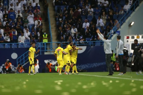 "التعاون" يقسو على الهلال بـ "خماسية نظيفة" ويتأهل لنهائي كأس خادم الحرمين