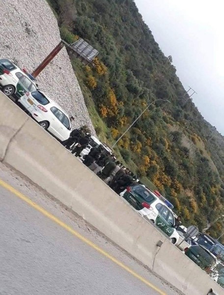 بالصور.. احتجاجات "الجمعة العاشرة" بالجزائر تطالب برحيل "الباءات الثلاث"