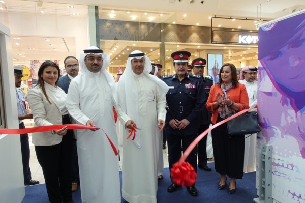 تفعيلاً للشراكة المجتمعية.. محافظ العاصمة يفتتح معرض "معاً" للتوعية الأمنية