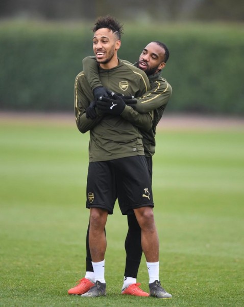 باكو تحلم بنهائي إنجليزي من العيار الثقيل..!