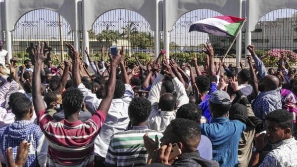 السودان.. دعوة أممية لانتقال سلمي للسلطة