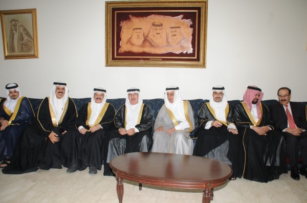 علي بن خليفة في مجلس وزير التربية:
المجتمع البحرنيي يمتاز بروح الأسرة الواحدة