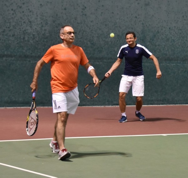 سفراء أمريكا وبريطانيا وفرنسا وإيطاليا يشاركون بيوم الدبلوماسيين في نادي التنس