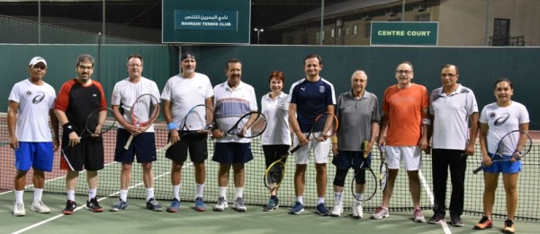 سفراء أمريكا وبريطانيا وفرنسا وإيطاليا يشاركون بيوم الدبلوماسيين في نادي التنس