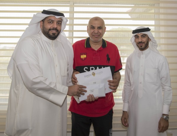 ناصر بن حمد يوجه بتسليم المكافآت المالية لفرق دورة "ناصر 12"