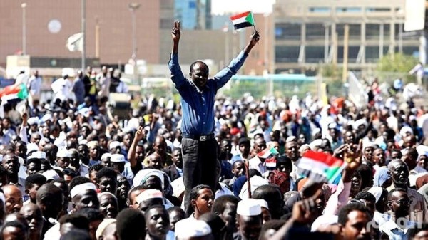 المجلس الانتقالي بالسودان ينفي محاولة انقلاب ويؤكد اعتقال ضباط