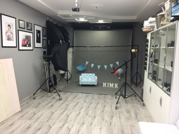 حسين خلف يلتقط أيام الإنسان الأولى في الحياة