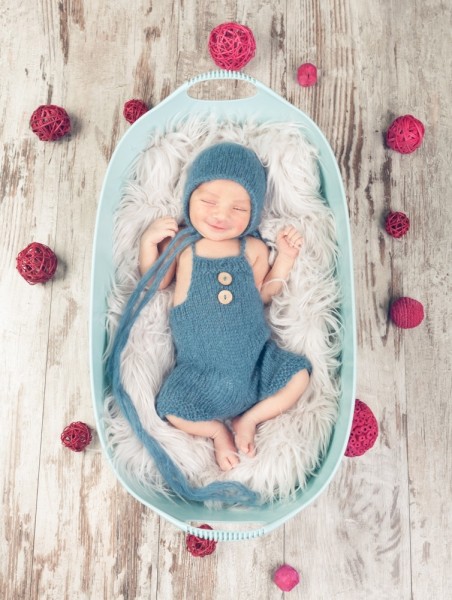 حسين خلف يلتقط أيام الإنسان الأولى في الحياة