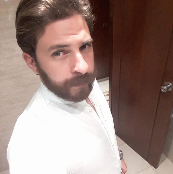 "الوسامة".. سلاح الإسلاميين الجديد لكسب الانتخابات في تونس