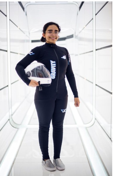 فاطمة بنت أحمد تنطلق إلى سنغافورة للتدريب مع بطل العالم في الطيران الحر الداخلي