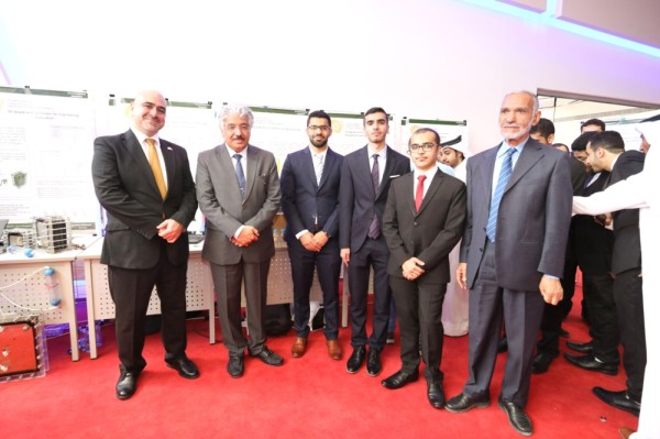 طلاب بجامعة البحرين يطورون جهازاً لتحلية المياه بالطاقة الشمسية