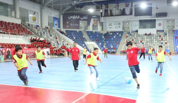 طلبة المعسكر الصيفي يزورون الحرس الوطني وغرفة التجارة