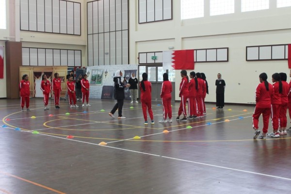 طلبة المعسكر الصيفي يزورون الحرس الوطني وغرفة التجارة