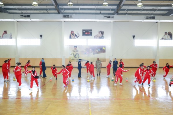 طلبة المعسكر الصيفي يزورون الحرس الوطني وغرفة التجارة