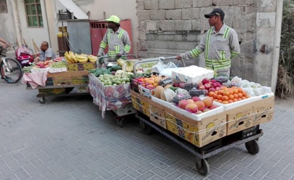 مسؤولون ومواطنون: الباعة الجائلون خطر متنقل