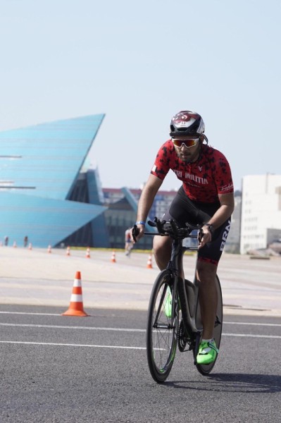 جناحي يتمكن من إنهاء سباق أستانا للرجل الحديدي بزمن مثالي 5:08 ساعة