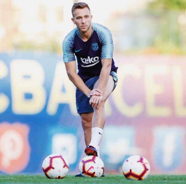 لماذ نجح أرثر وفيدال ولينجلت
ولم ينجح كوتينيو ومالكوم وديمبيلي؟