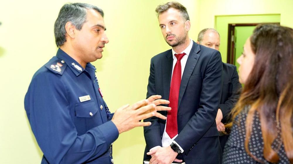 الحسن يطلع وفداً من سفارة المملكة المتحدة على جهود منع الجريمة