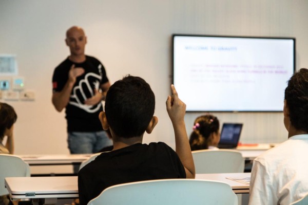 جرافيتي اندور سكاي دايفينغ تشارك مركز "Clever Play" برنامجه الصيفي