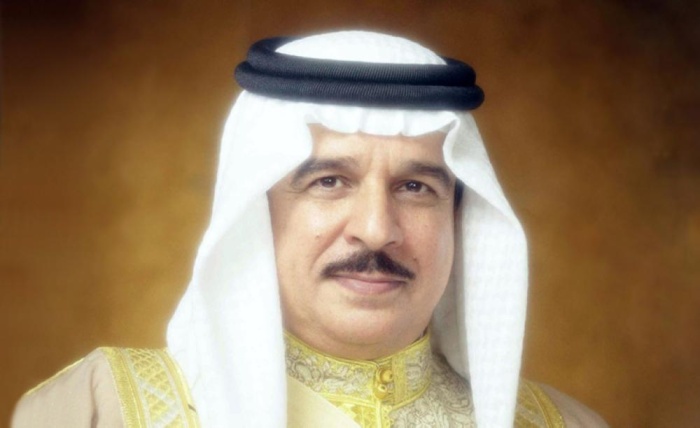 الملك يتلقى تهنئة خالد بن حمد