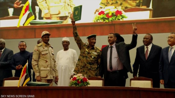 السودان يبدأ تاريخه الجديد.. توقيع وثائق الفترة الانتقالية