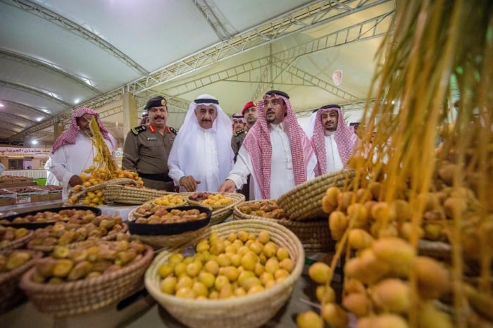 أمير القصيم يزور مهرجان تمور بريدة في نسخته الـ 40