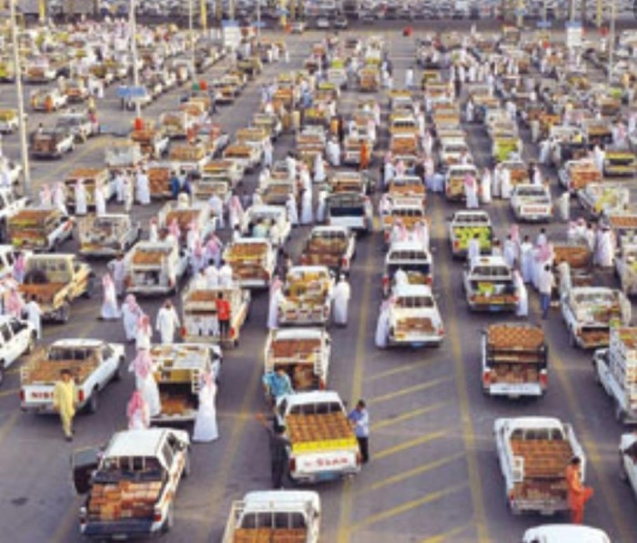 أمير القصيم يزور مهرجان تمور بريدة في نسخته الـ 40