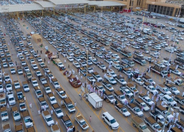 أمير القصيم يزور مهرجان تمور بريدة في نسخته الـ 40