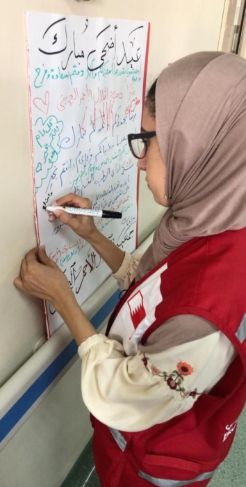 متطوعو "الهلال الأحمر" يقدمون الدعم النفسي والاجتماعي للمرضى