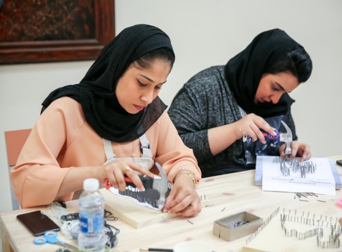 مركز الفنون يحتضن ورشة فن التشكيل بالخيوط