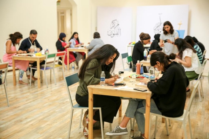 مركز الفنون يحتضن ورشة فن التشكيل بالخيوط