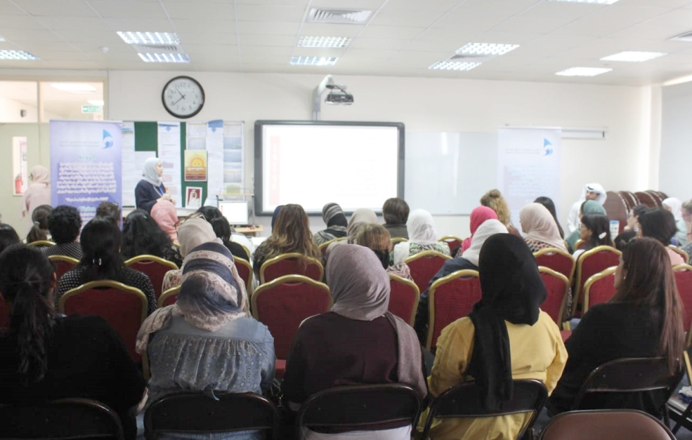 "حقوق الإنسان" تنظِّم محاضرة "الطفل" للكادر التعليمي بمدرسة الشيخة حصة