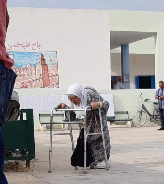 الانتخابات التونسية.. غياب للشباب وحضور لافت للكبار