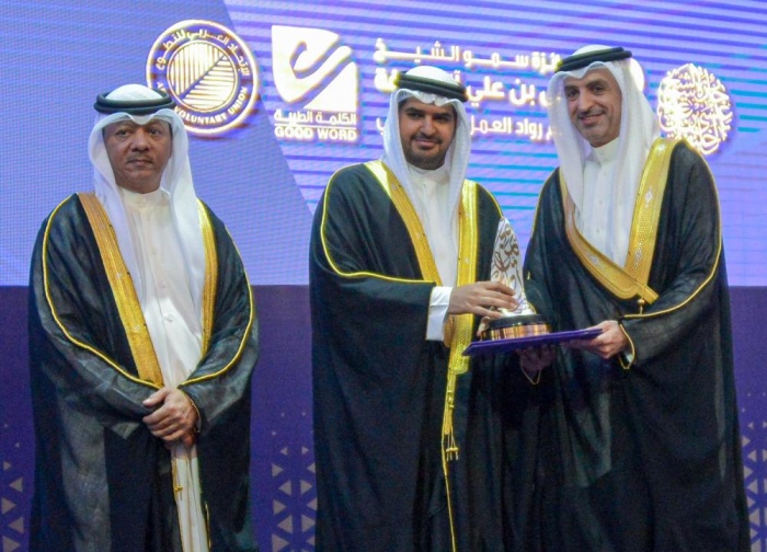 علي بن خليفة يحضر الحفل الختامي لجائزة عيسى بن علي للعمل التطوعي