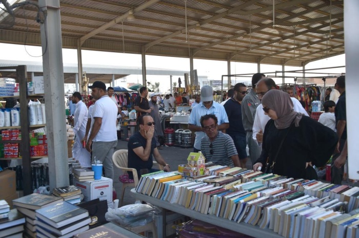 انطلاق أول معرض كتب بالسوق الشعبي