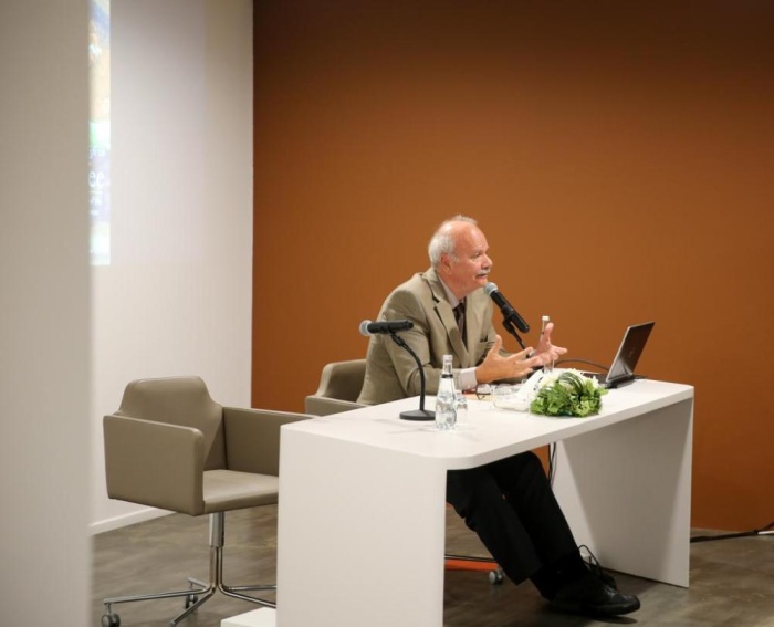 النتاج الفقهي والأدبي للقهوة.. محاضرة شيقة في المكتبة الخليفية