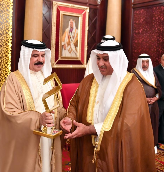 الملك: إشراك الشباب في الشأن الوطني رهان رابح