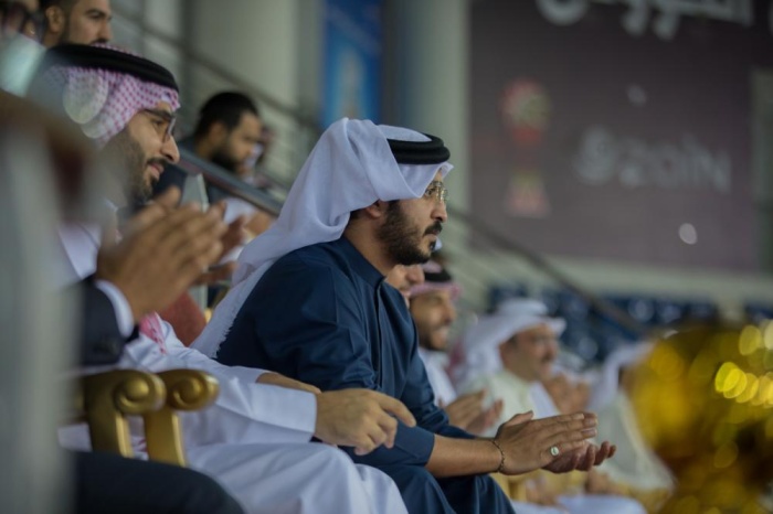 خالد بن حمد يتوّج أصحاب المراكز الأولى بختام منافسات دوري سموه لكرة القدم الصالات