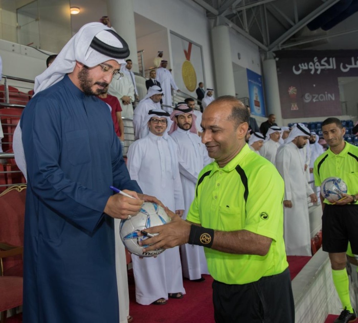 خالد بن حمد يتوّج أصحاب المراكز الأولى بختام منافسات دوري سموه لكرة القدم الصالات