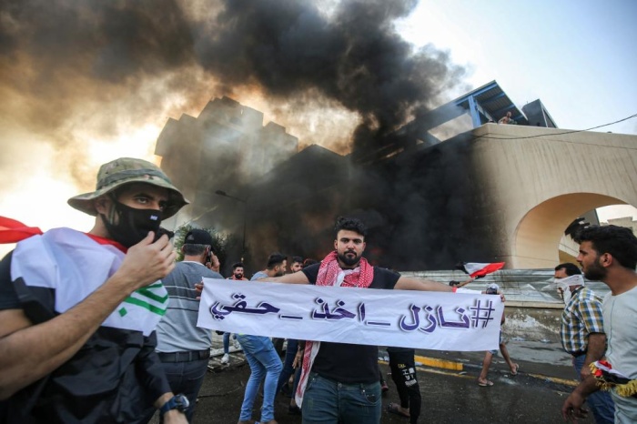 احتجاجات حاشدة ضد الأوضاع الاقتصادية بالعراق.. وهتافات مناوئة لإيران