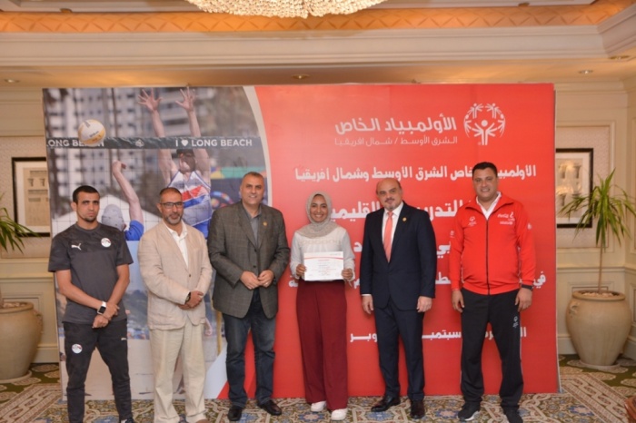 ختام الدورة التدريبية الإقليمية لرياضتي كرة القدم والطائرة الشاطئية بالقاهرة