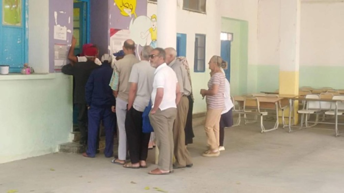 إقبال ضعيف على التصويت في الانتخابات التشريعية التونسية
