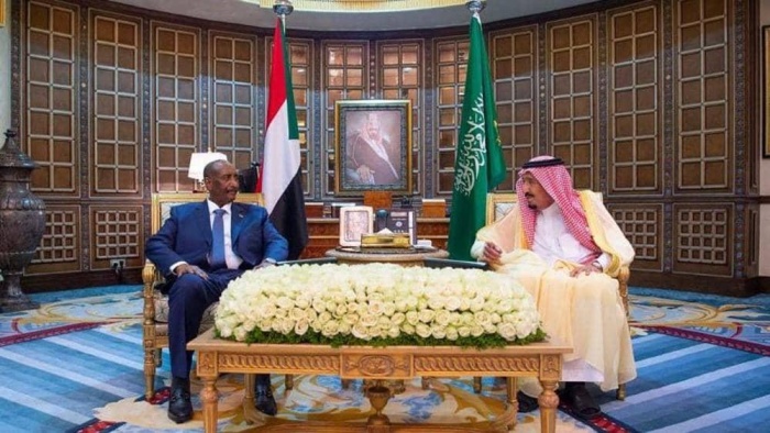 البرهان وحمدوك يزوران السعودية ضمن أول جولة عربية مشتركة