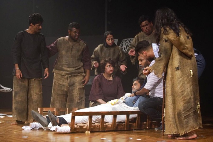 "مسرحنا الذي" لنادي الحالة يلقى تفاعلاً كبيراً بمهرجان خالد بن حمد للمسرح الشبابي