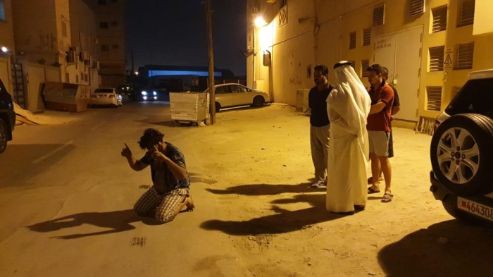 سكان في العكر والمعامير يشكون "ظاهرة تعري الأجنبيات"