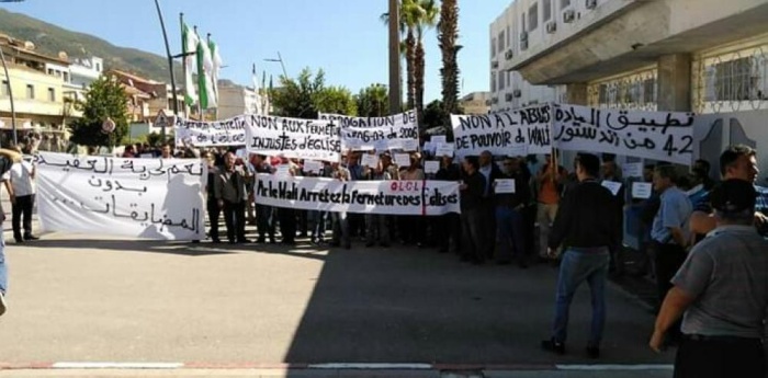 احتجاج مسيحيين بروتستانت على تشميع الكنائس في الجزائر